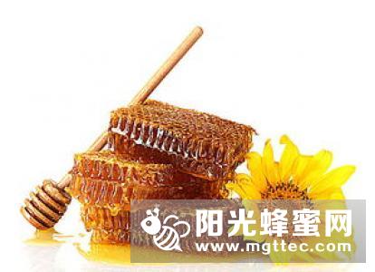 蜂巢蜜的作用与功效 吃蜂巢蜜的好处